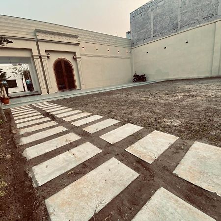 Solitaire Gardens Near Airport Lucknow Exterior foto