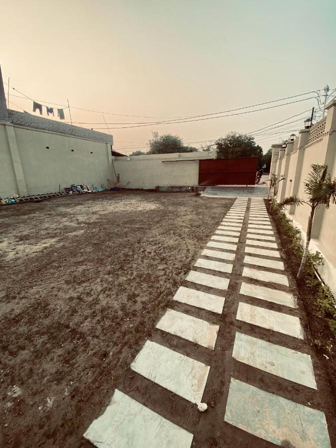 Solitaire Gardens Near Airport Lucknow Exterior foto